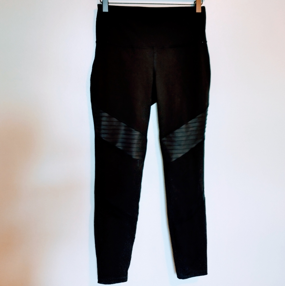 Old Navy black active leggings with pleather detail size medium